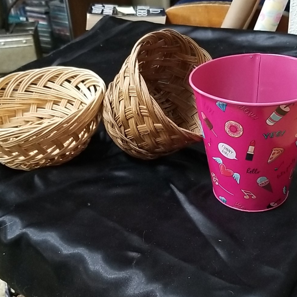 🌷BASKETS & TIN BUCKET